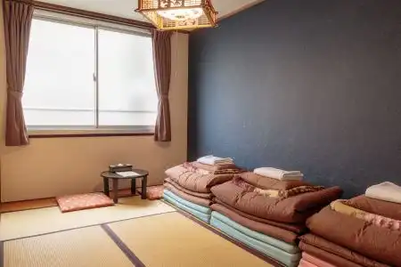 J-Hoppers Hiroshima Guesthouse - 1