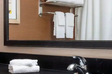 Fairfield Inn & Suites - 13
