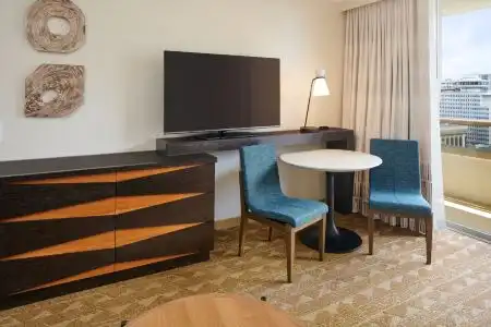 Embassy Suites by Hilton Waikiki Beach Walk - 27