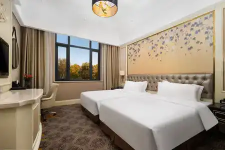 Crowne Plaza - 30