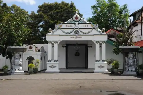 OYO 1700 Danurejan Guesthouse - 8