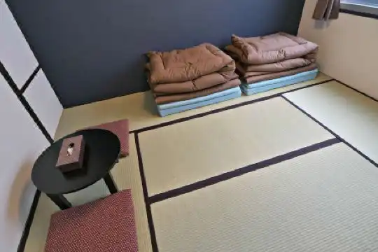 J-Hoppers Hiroshima Guesthouse - 35