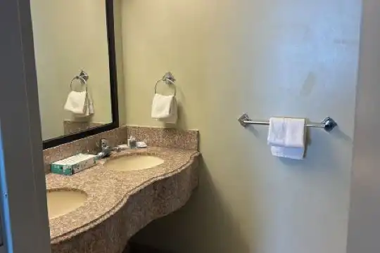 Best Western Plus Sandcastle Beachfront - 33
