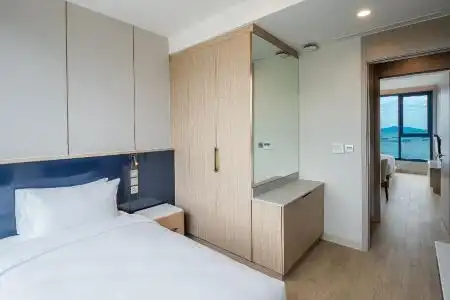 S Sriracha & Residence - 106