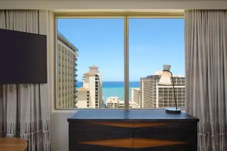 Embassy Suites by Hilton Waikiki Beach Walk - 98