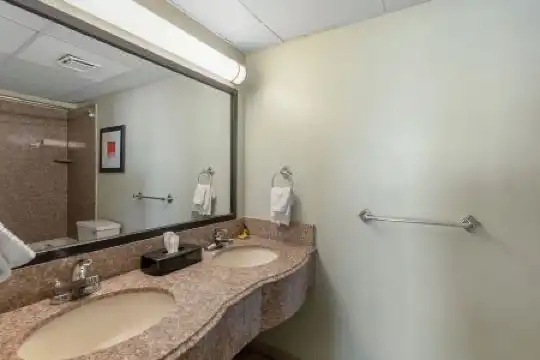 Best Western Plus Sandcastle Beachfront - 47