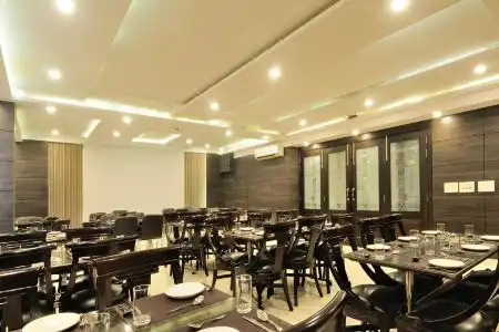 Sky Rich International Karol Bagh - Fully Vaccinated Staff - 4