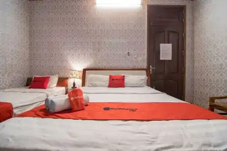 RedDoorz near Lotte Center Hanoi - 12
