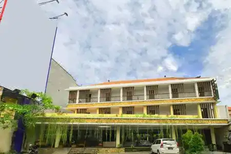 Suris Boutique - 2
