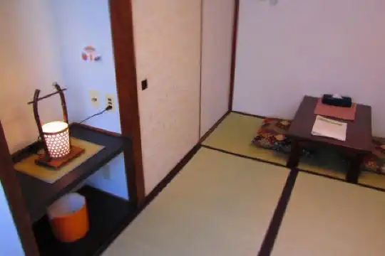 J-Hoppers Hiroshima Guesthouse - 28