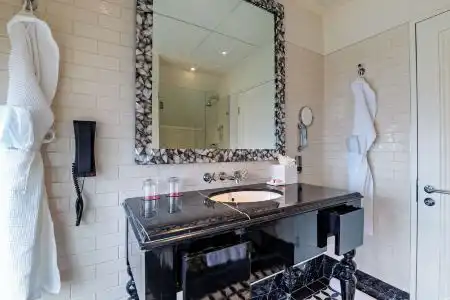 The Lalit London - 77