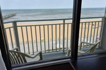 Best Western Plus Sandcastle Beachfront - 46