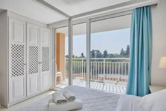 Lagoon Luxury Suites - 40