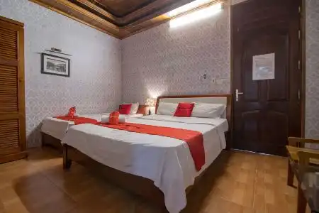 RedDoorz near Lotte Center Hanoi - 9