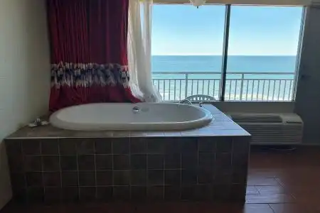 Best Western Plus Sandcastle Beachfront - 23