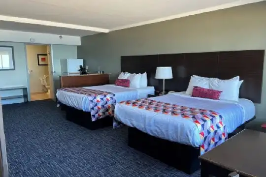 Best Western Plus Sandcastle Beachfront - 28