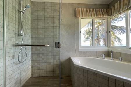 VallonEnd Beachfront villa with excellent view - 23