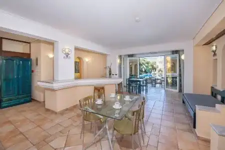 Castle Suites - 105