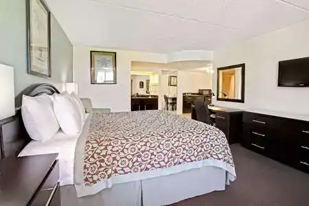 Days Inn by Wyndham Orlando Airport Florida Mall - 6