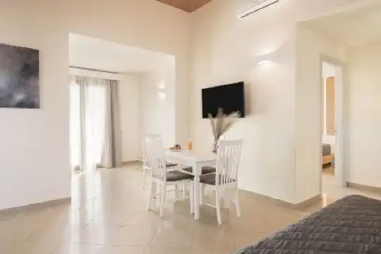 Elia Platanias - 28