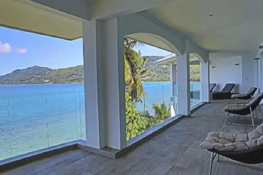VallonEnd Beachfront villa with excellent view - 18