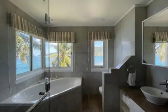 VallonEnd Beachfront villa with excellent view - 22