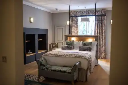 No. 11 Boutique & Brasserie - 26
