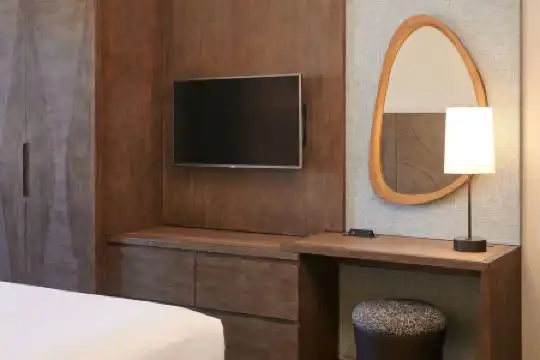 Embassy Suites by Hilton Waikiki Beach Walk - 29