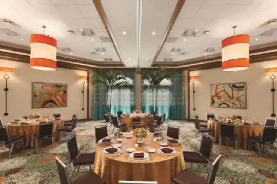 DoubleTree Suites by Hilton Orlando at Disney Springs - 9