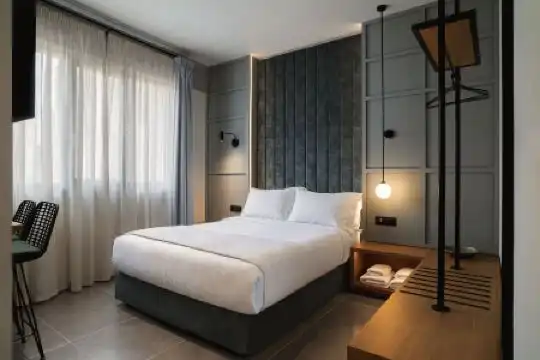 Magenta Luxury Suites - 13