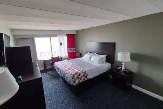 Best Western Plus Sandcastle Beachfront - 9