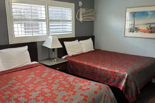 Fireside Inn By The Beach Boardwalk & Bowling - 12