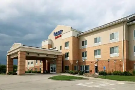 Fairfield Inn & Suites Airport - 76