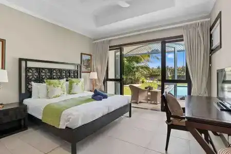 Eden Island Luxury Accommodation - 4