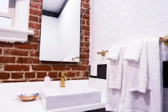 H by H Hospitality - 108