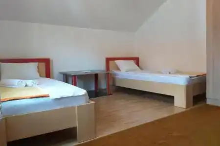 Hostel Vera - Airport Podgorica - 4