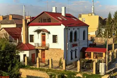 Antique House - 6
