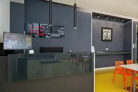 Correra 241 Lifestyle - 3