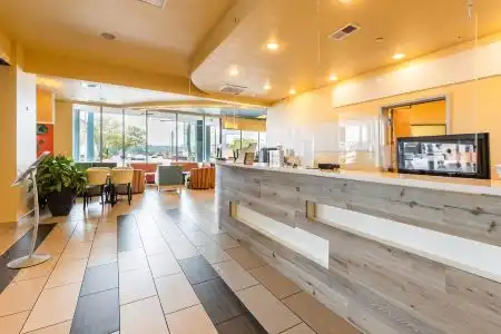 Best Western Plus Sandcastle Beachfront - 2