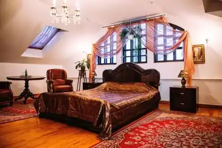 Antique House - 9