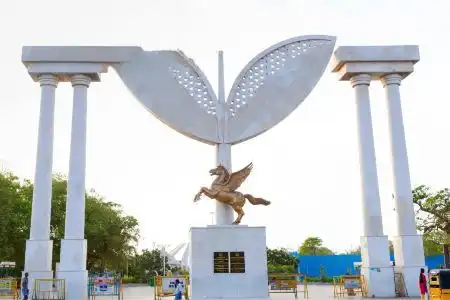 Eshi's Golden Cafe - 3