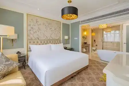 Crowne Plaza - 64