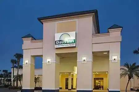 Days Inn by Wyndham Orlando Airport Florida Mall - 1