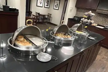 Drury Inn & Suites Stadium- - 8