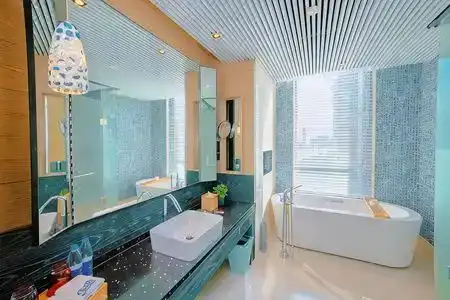 Artist on the Bund - 52