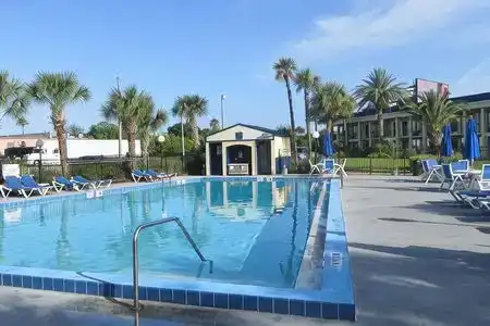 Days Inn by Wyndham Orlando Airport Florida Mall - 3