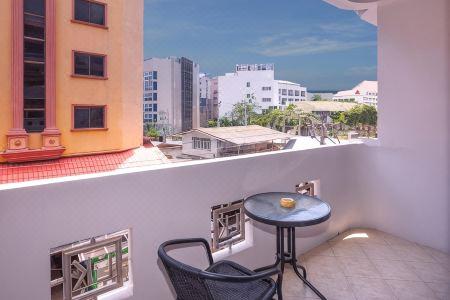 Robin's Nest Guesthouse & Restaurant - 9