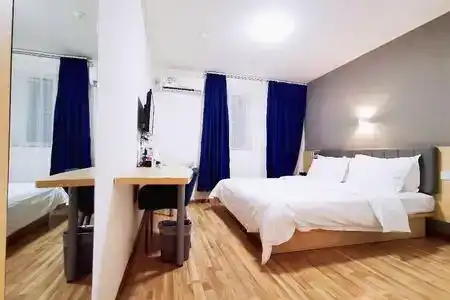 7 Days Inn - 7