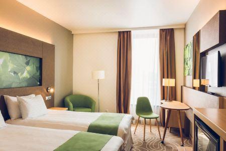 Holiday Inn - 8