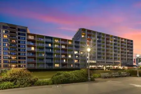 Best Western Plus Sandcastle Beachfront - 7